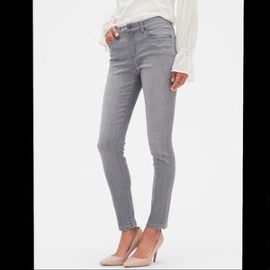 NWOT!! Gray Petite Banana Republic Jeans